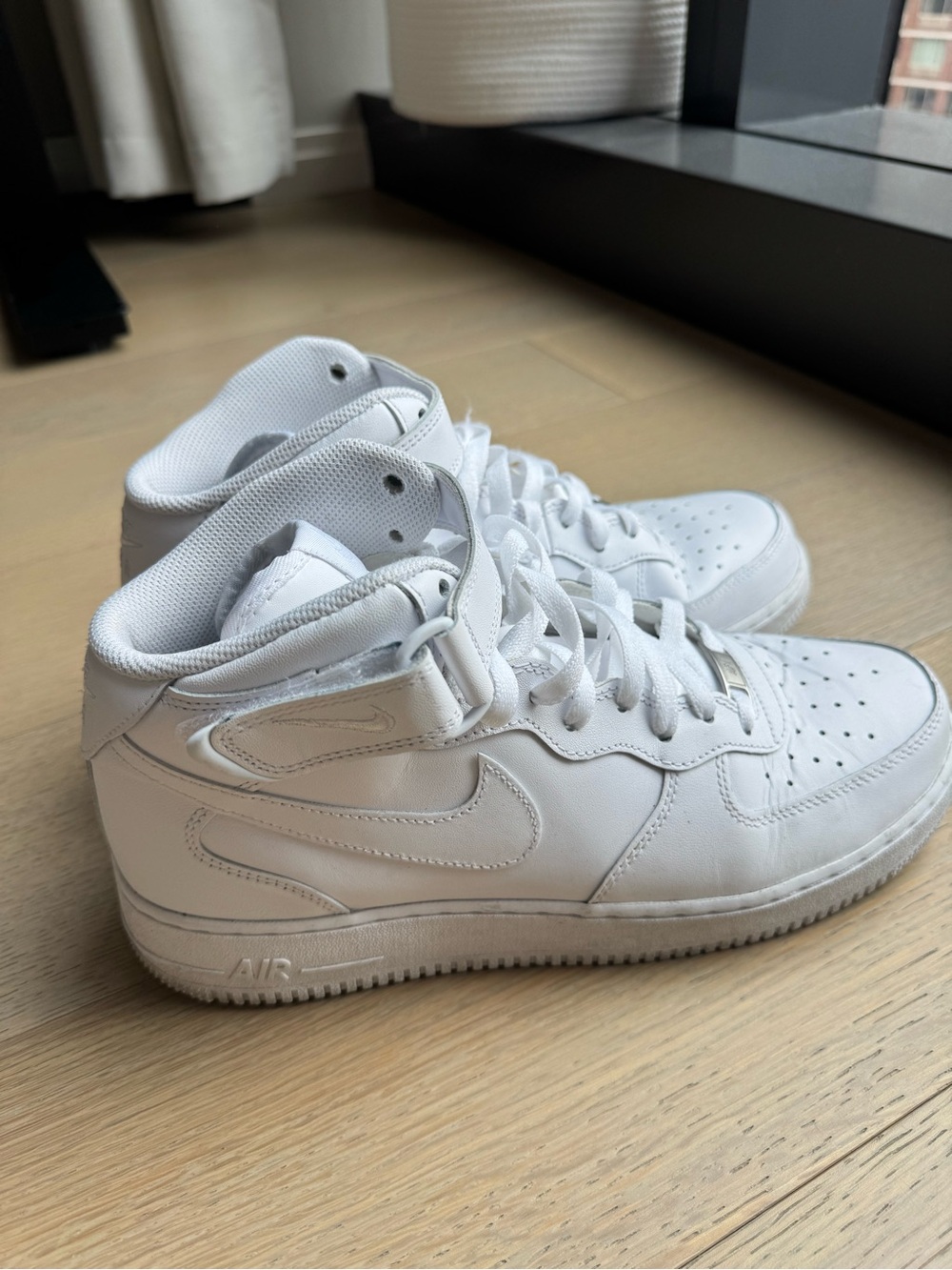Nike Air Force Men's White High-Top Athletic Sneakers - Picture 5 of 8